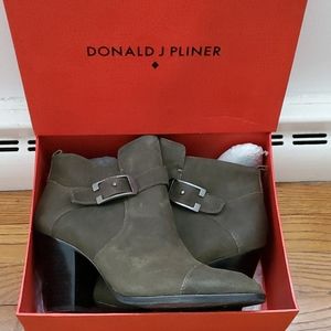 Donald Pliner Boots